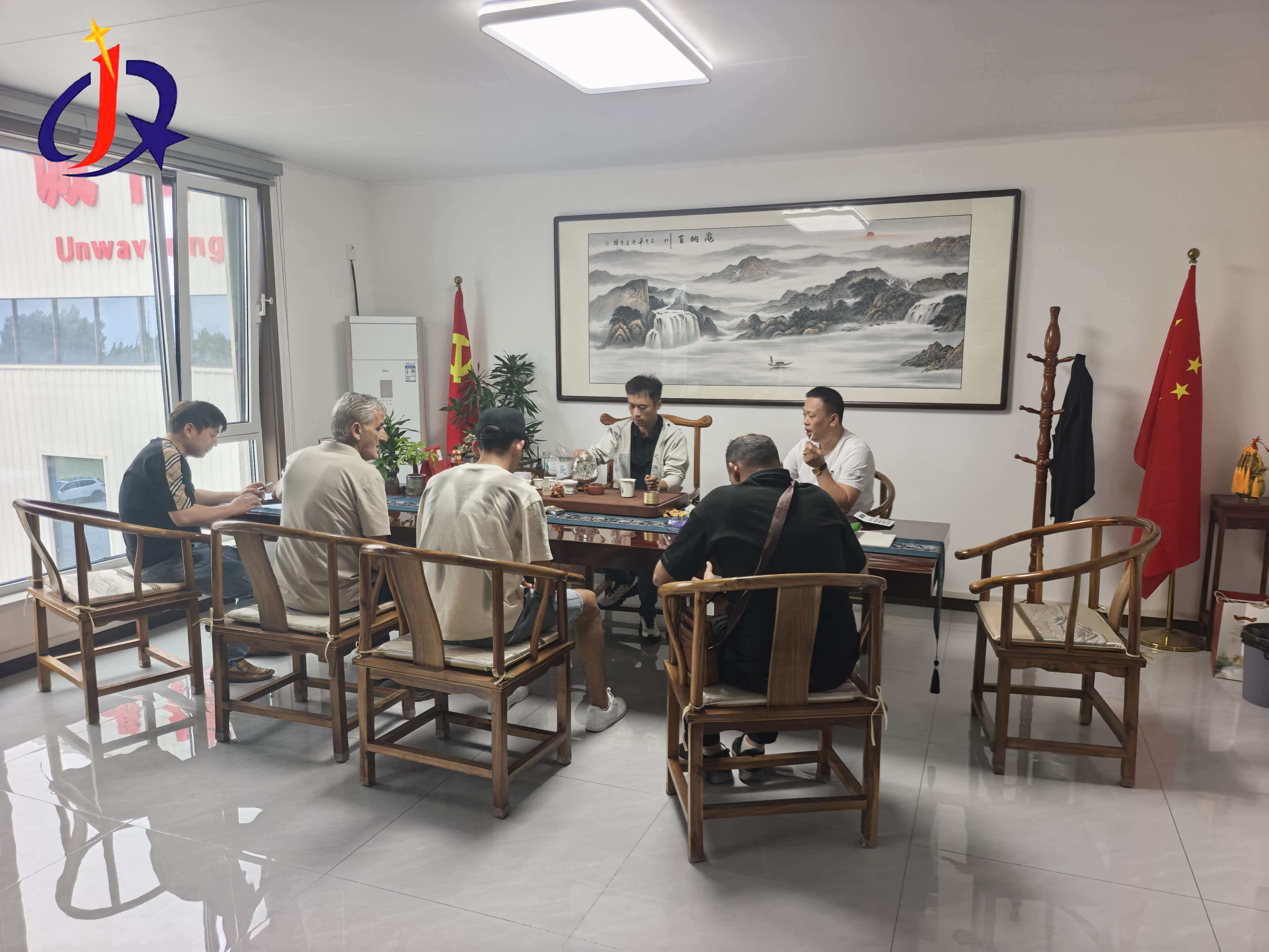 Колумбын алт боловсруулах тоног төхөөрөмжийн дистрибьютерүүд Өмнөд Америкийн зах зээлийн хамтын ажиллагааны хүрээнд Jinqi Machinery-д зочиллоо.